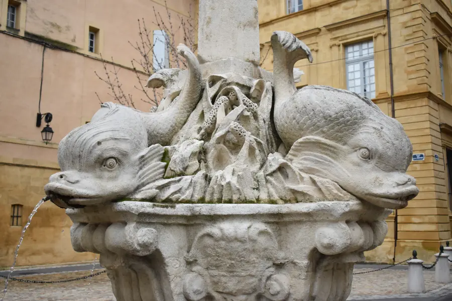 Fontaine des Quatre Dauphins