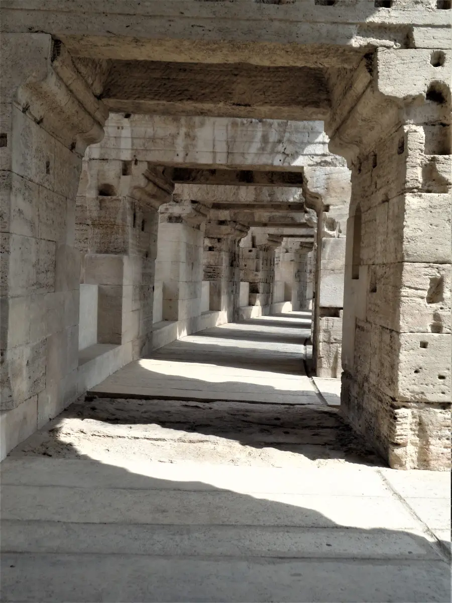 Arènes (amphithéâtre romain)