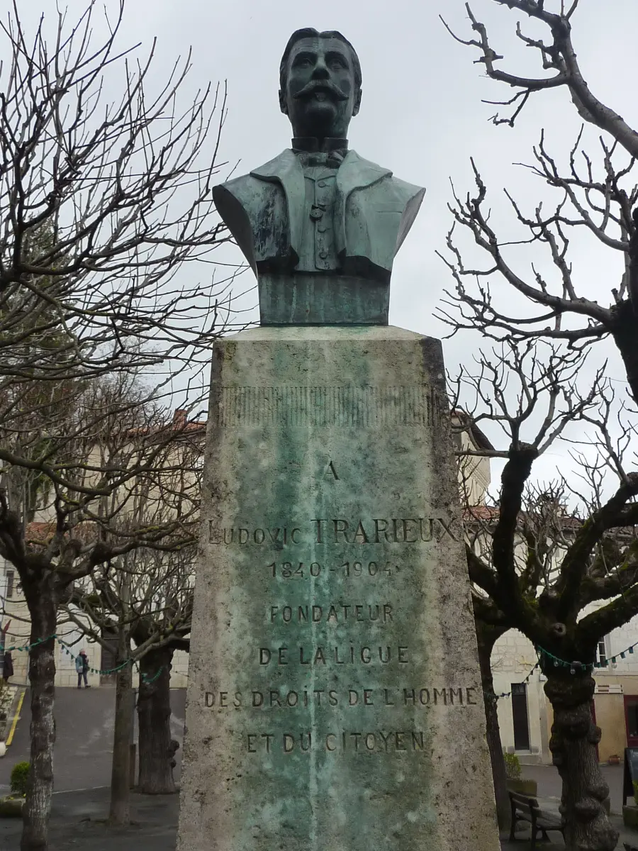 Place Ludovic-Trarieux
