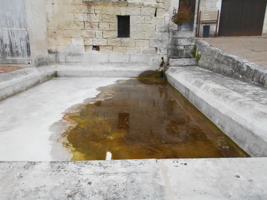 Place Merkès-Merval et son lavoir