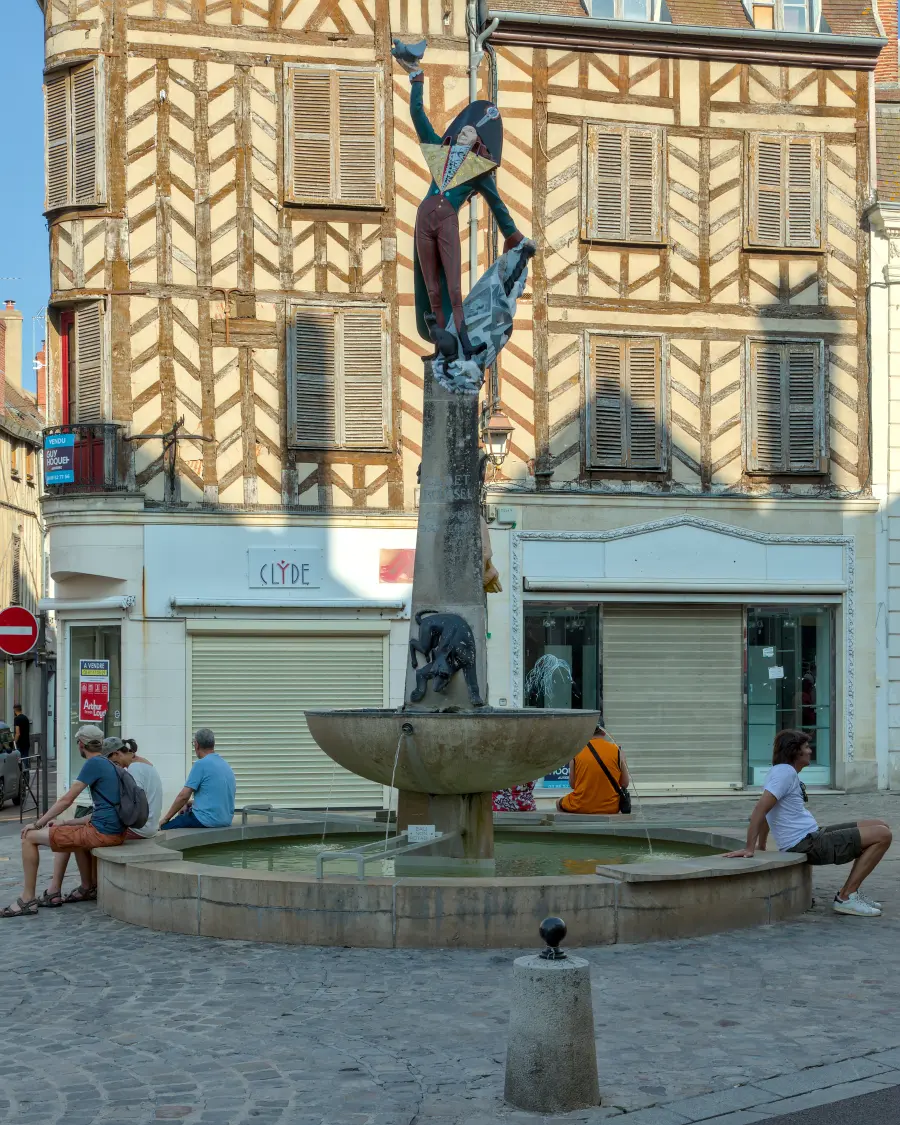 Place Charles-Surugue
