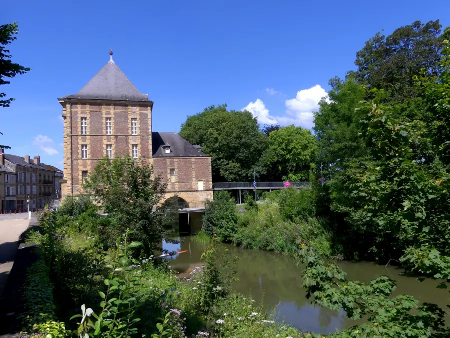 Vieux Moulin et musée Rimbaud