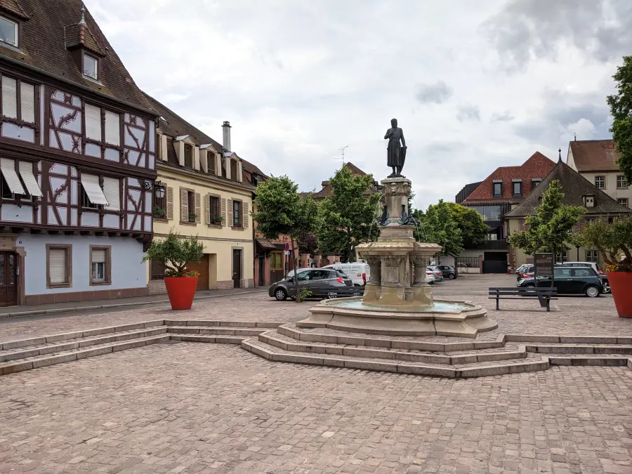Place des Six-Montagnes-Noires