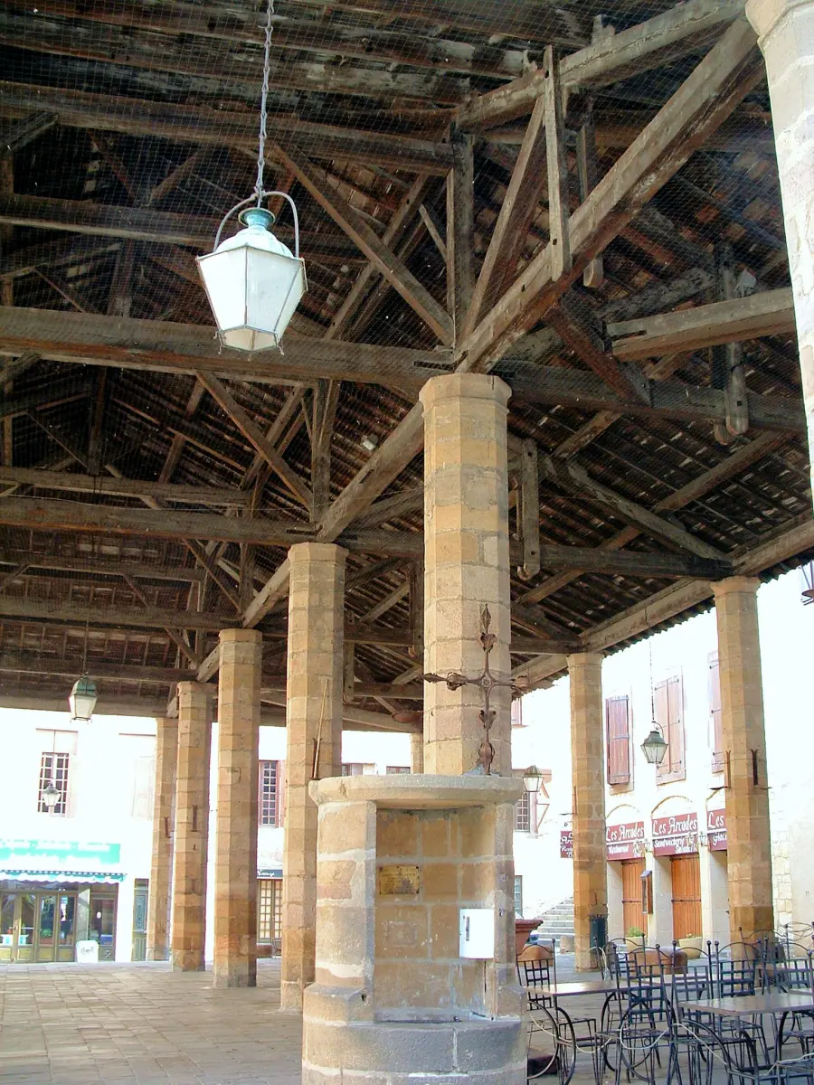 La Halle et son puits