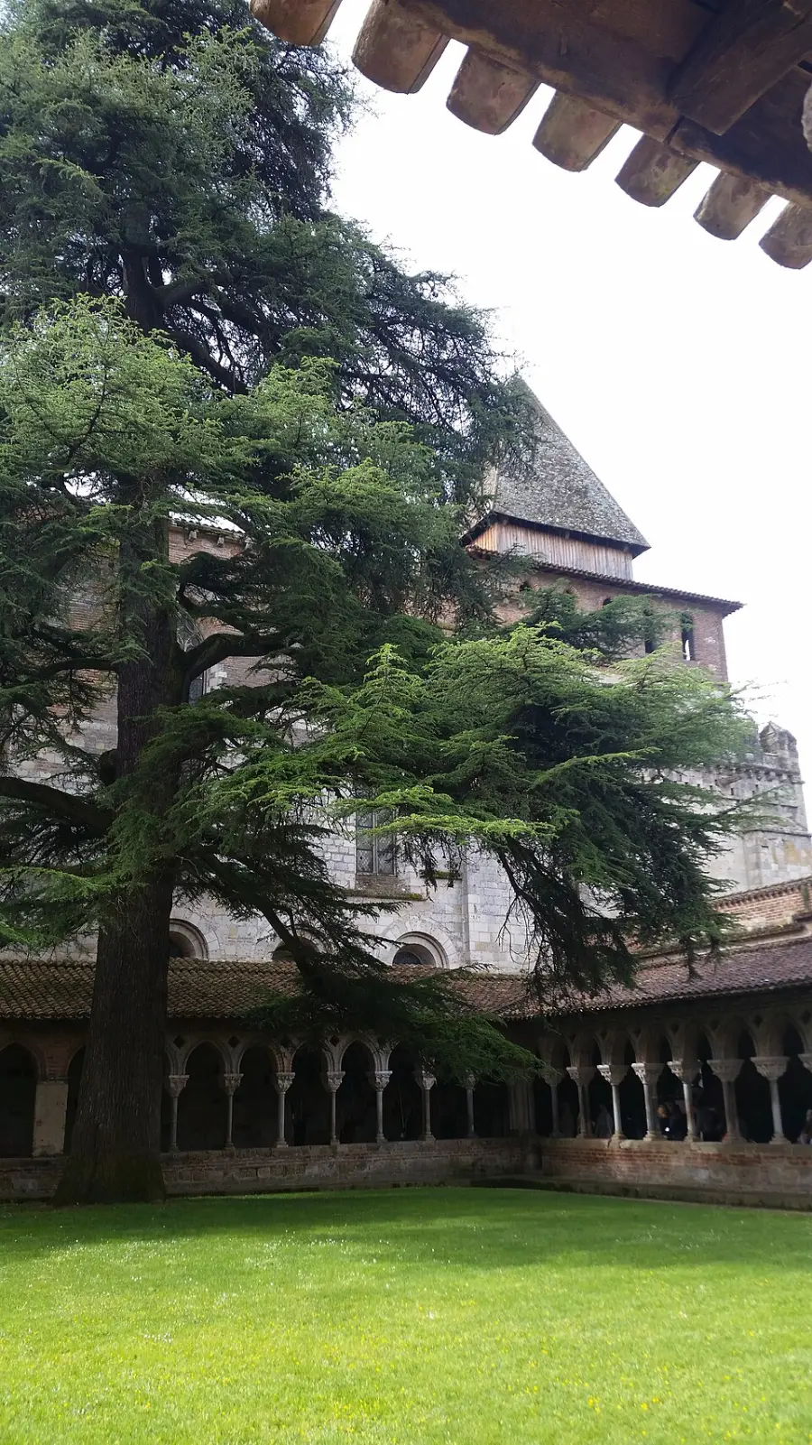 Le Cloître