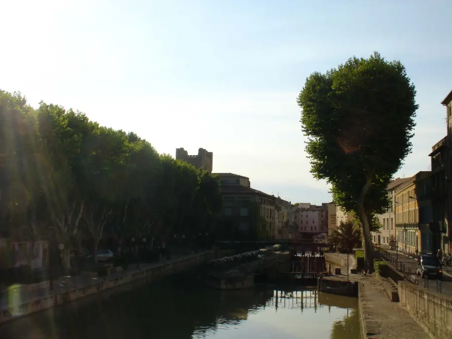 Berges de la Robine et promenade des Barques