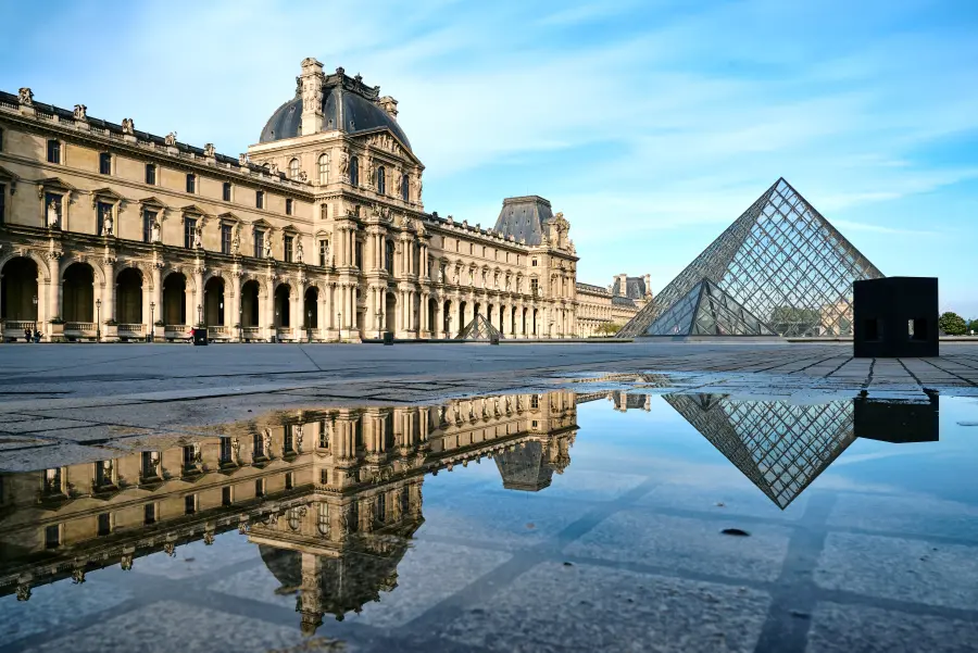 Pyramide du Louvre