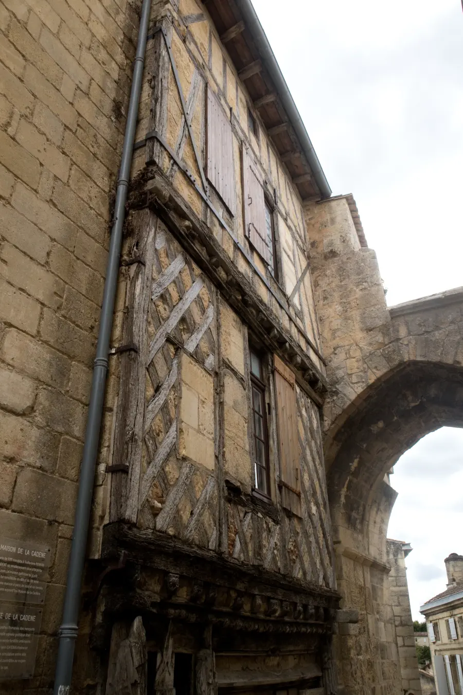 Porte et logis de la Cadène