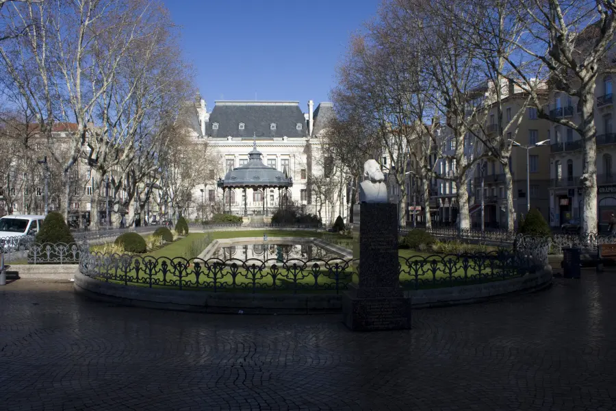 Place Jean-Jaurès