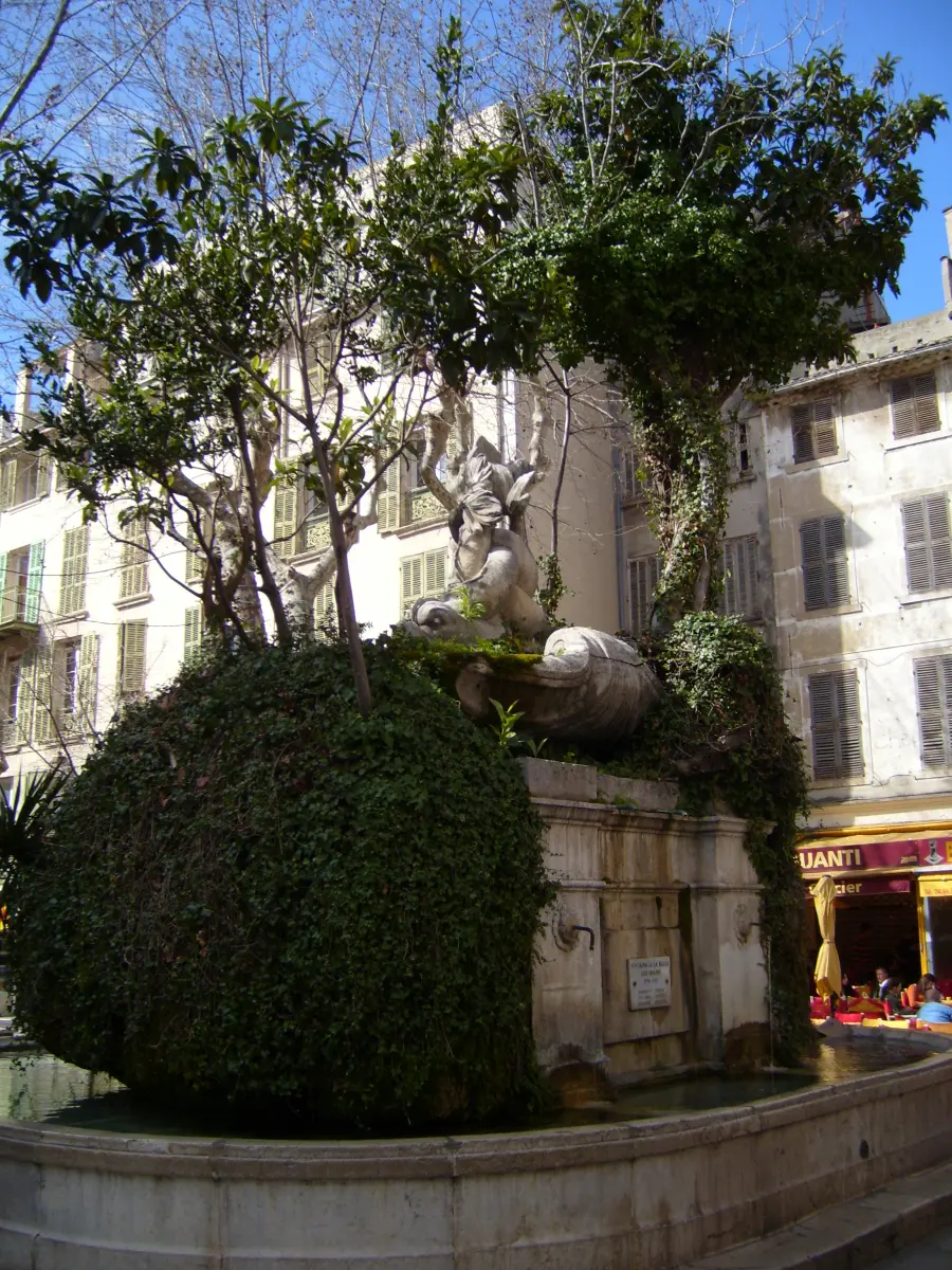 Fontaine des Trois-Dauphins