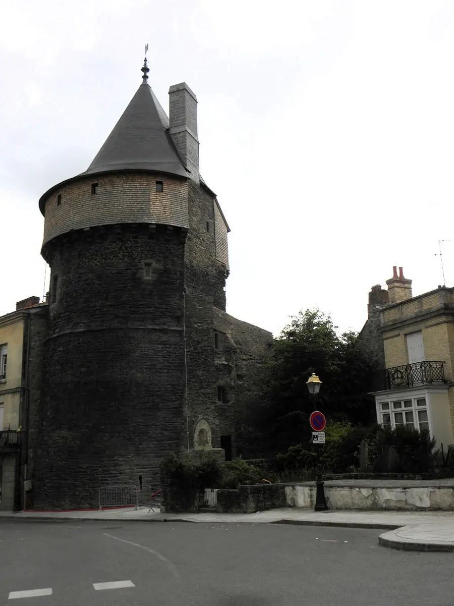 Remparts et place de la République
